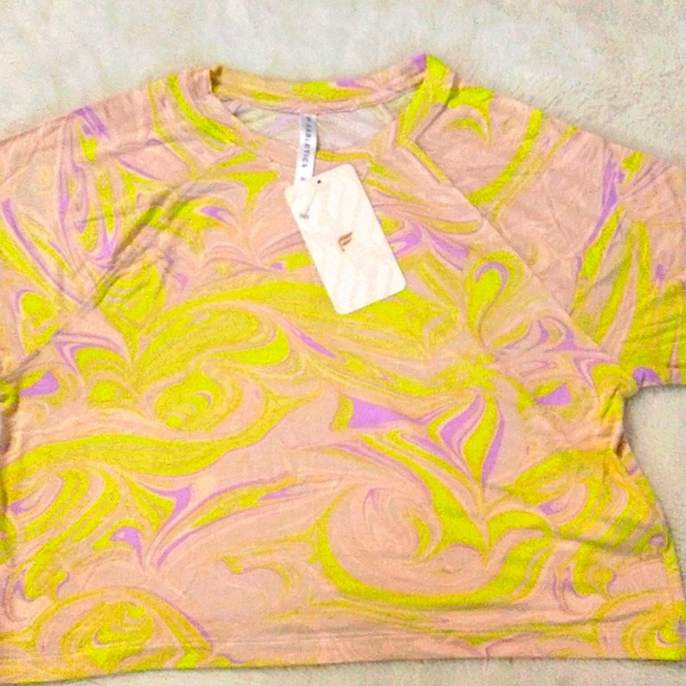 Fabletics Love day Ragian Tee